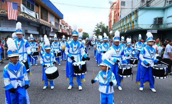 Hondureños demuestran civismo en desfiles patrios