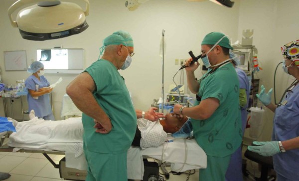 Brigada maxilofacial en fundación Ruth Paz beneficia a 29 personas