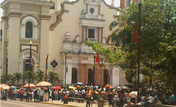 Maestros siguen con protestas en Honduras