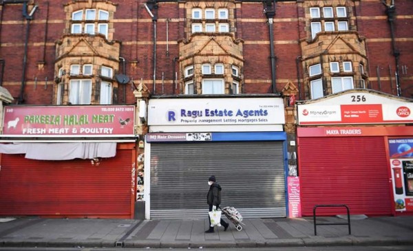 El Reino Unido registra 763 muertos más por COVID-19 y supera los 18,000