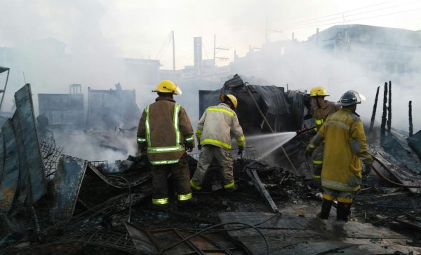 Incendio consume 80 puestos del mercado central de San Pedro Sula
