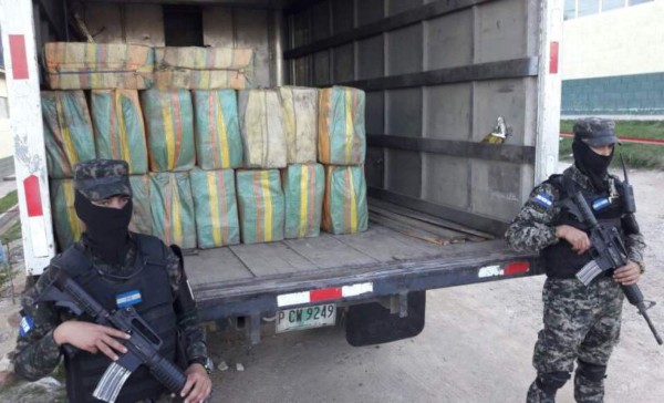 Decomisan cargamento de supuesta droga en Olancho