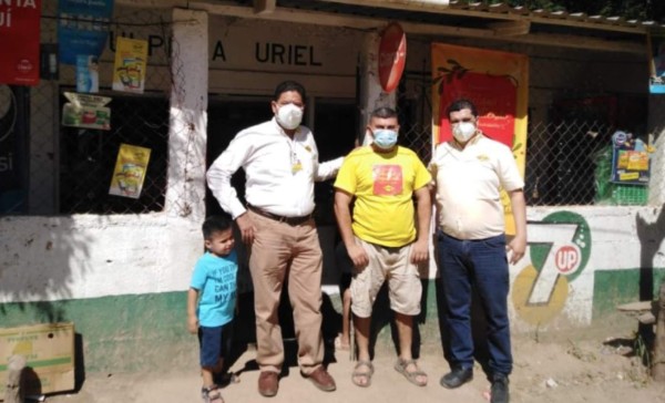 Pulperías y mercaditos afectados por tormentas reciben donación de lacteos