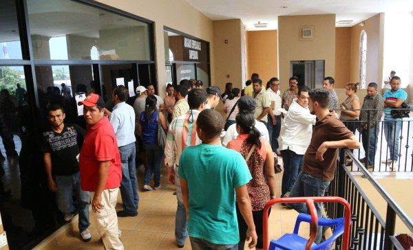 Llegan 18,000 placas; llaman a retirar para evitar decomisos