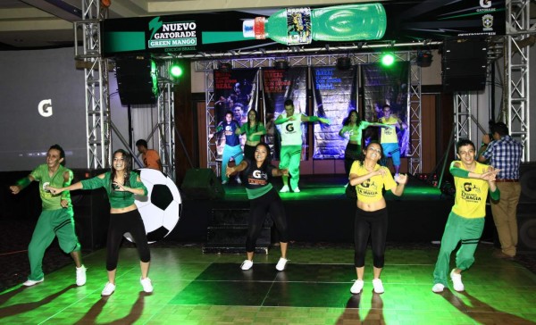 Embotelladora de Sula presenta bebida conmemorativa a Brasil 2014