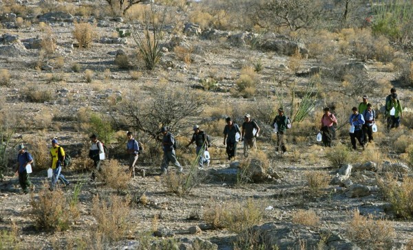 Los 'coyotes' aumentan tarifa para llevar a migrantes a EUA