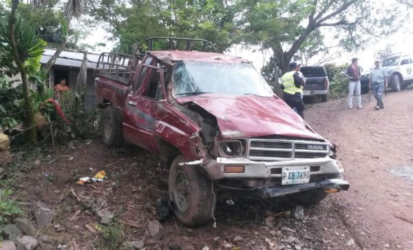 Tres muertos y 32 heridos en accidente vial en Santa Bárbara