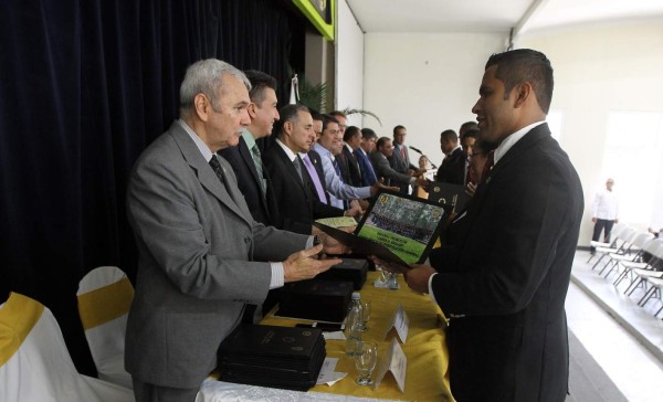 Honduras: Se gradúan 109 agentes de la Atic y 43 de la DLCN  