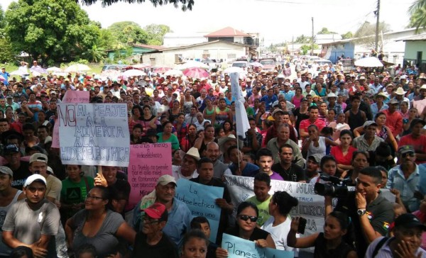 Comunidades dicen no al peaje en carretera hacia Tela