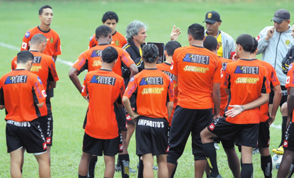 Picada de alacrán casi deja a Palomo fuera del clásico