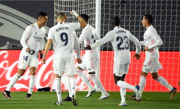 Un gran Real Madrid vence al Atlético y pone emoción a la Liga Española