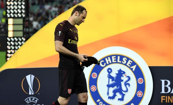 Petr Cech 'cuelga el casco', se retira entre lágrimas y volverá al Chelsea