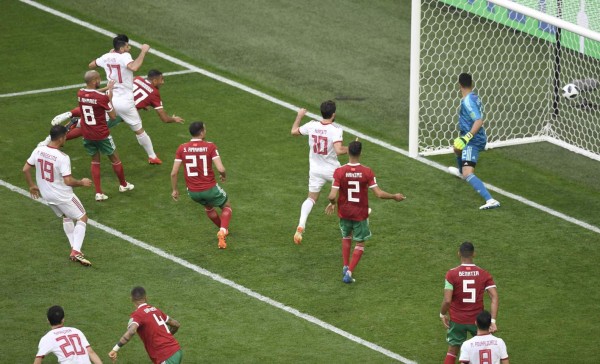 Irán vence a Marruecos con un autogol en el último minuto