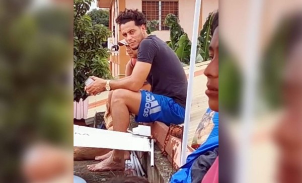 ¡Es un héroe! Ángel Tejeda decide salvar primero a sus vecinos con la lancha que enviaron para él