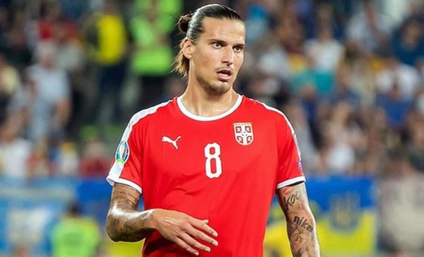 Condenan al delantero serbio Aleksandar Prijovic por violar la cuarentena del coronavirus