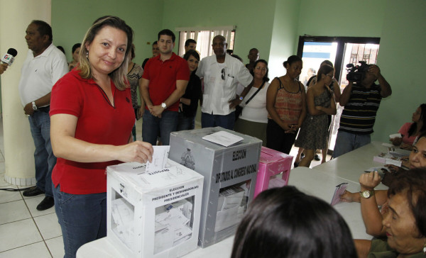 Primeros resultados dan ventaja a Carlos Aguilar en La Ceiba