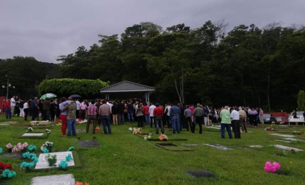 Emotivo adiós le dio barra del Real España al empresario Gustavo Canahuati