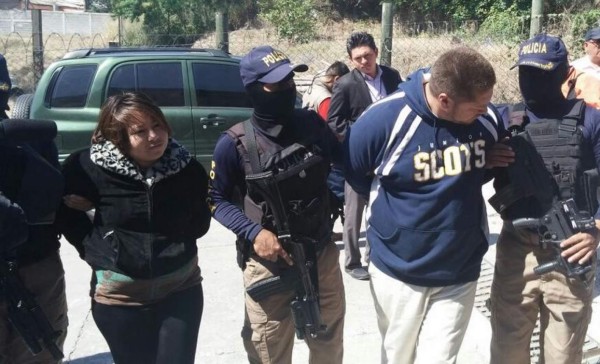 Capturan a dos supuestos extorsionadores en Tegucigalpa