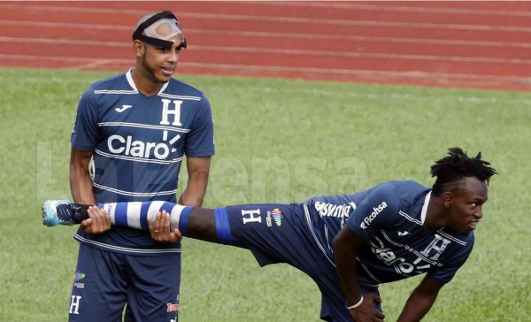 Eddie Hernández mete en aprietos a Jorge Luis Pinto