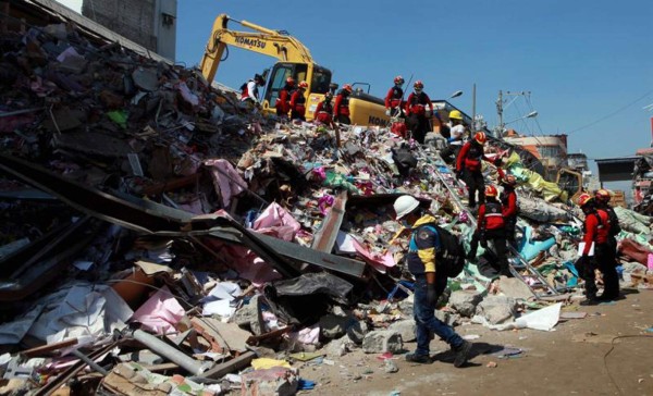 Ecuador sube impuestos por crisis tras terremoto