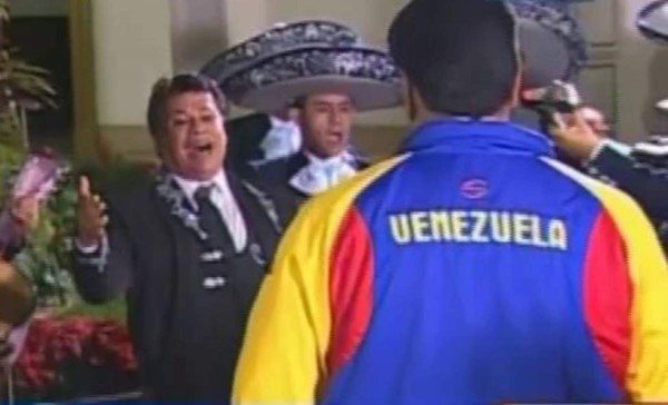 El beso a un narco y los escándalos de Juan Gabriel