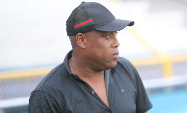 Hernán Medford vive una pesadilla en Guatemala