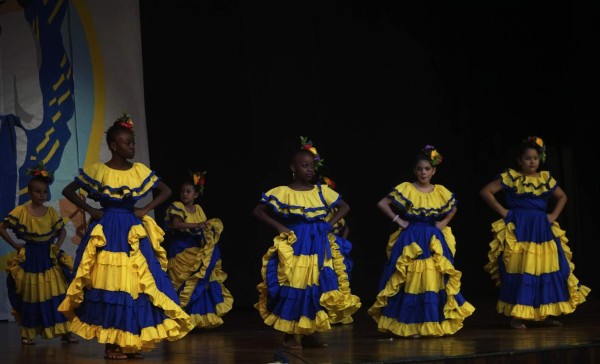 Primer encuentro de danza folklórica EIS