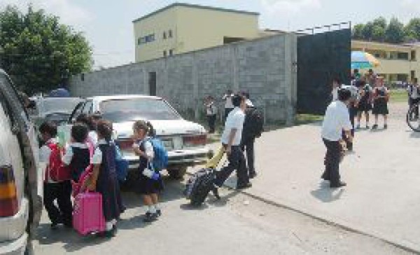 Buses podrán pasar frente a escuela Hogar San José