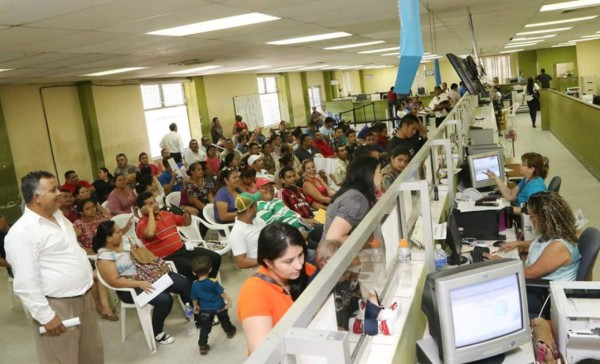 DEI dice que desbloqueó las 35 agencias, pero operadores desmienten esa versión