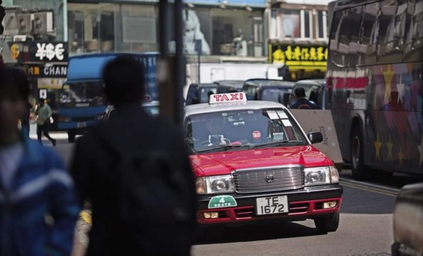 Un padre encuentra a su hija desaparecida hace 24 años gracias a su taxi