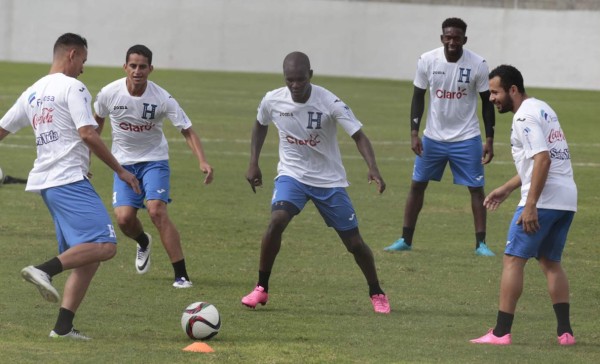 Honduras comienza a trabajar pensando en Guatemala y Sudáfrica