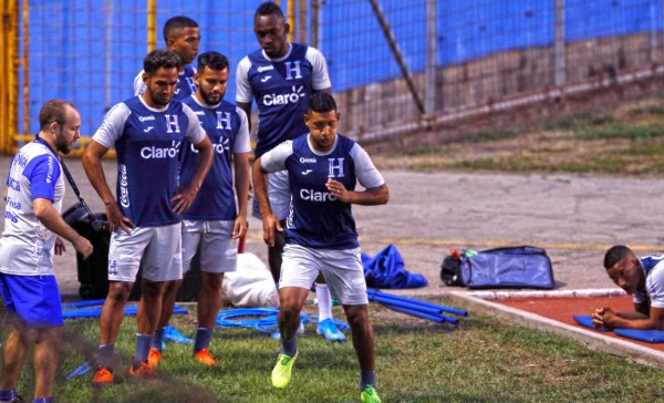 Selección de Honduras entrenó con la vista en Chile