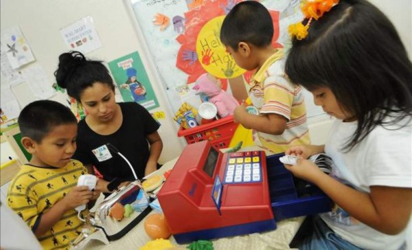 Menores indocumentados en EUA tratan de adaptarse al sistema escolar