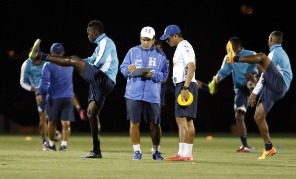 Honduras se prueba en la grama sintética en Houston