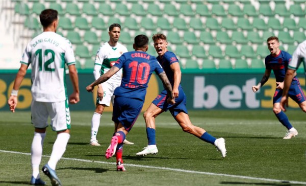 El Atlético de Madrid seguirá una semana más en el liderato luego de imponerse en el campo del Elche.