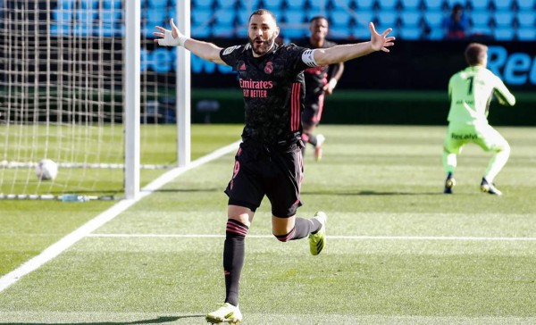 Karim Benzema celebrando uno de sus goles contra el Celta de Vigo.