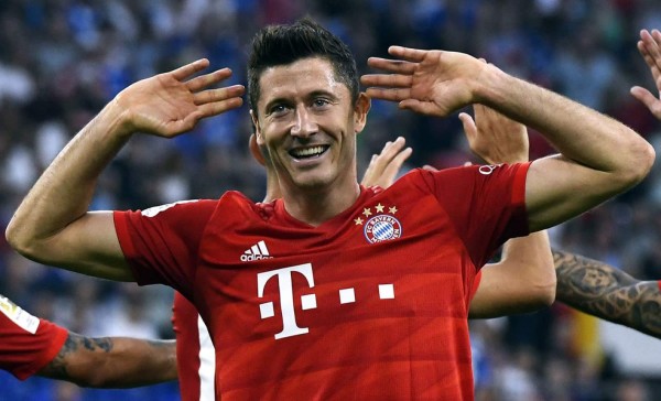 El Bayern golea al Schalke con un triplete de Lewandowski