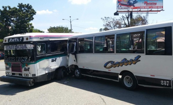 Accidente de rapiditos deja varios pasajeros heridos en San Pedro Sula