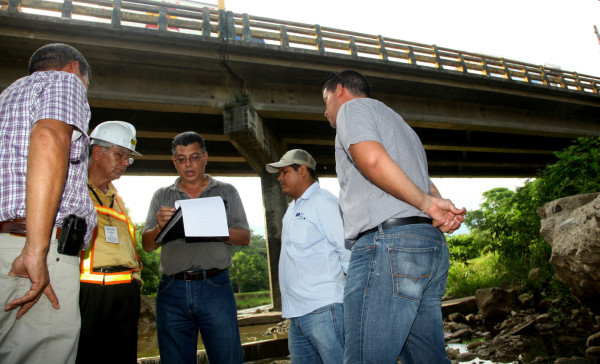 Analizan costos de reparación de puente