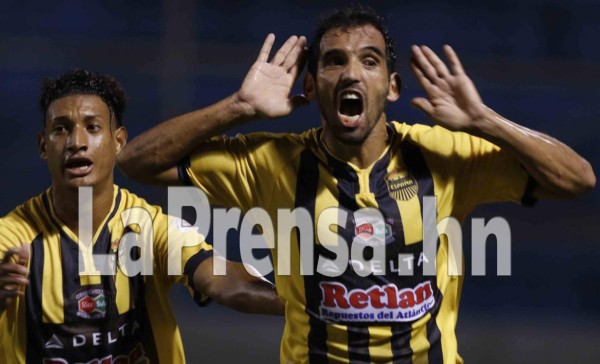 Real España le arrebata el liderato al Platense