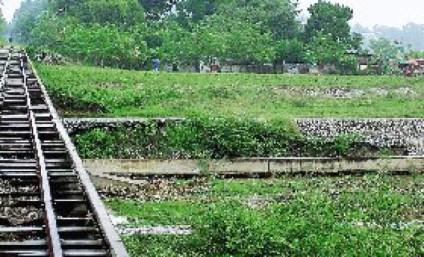 Abandonado bordo contruido por Japón