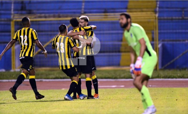 Real España derrota a Olimpia y es campeón de la Copa Premier Centroamericana