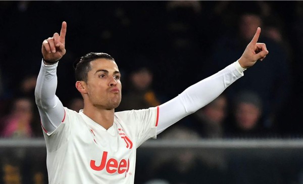 Cristiano Ronaldo marcó un nuevo gol, pero no pudo evitar la derrota de la Juventus ante Hellas Verona. Foto AFP