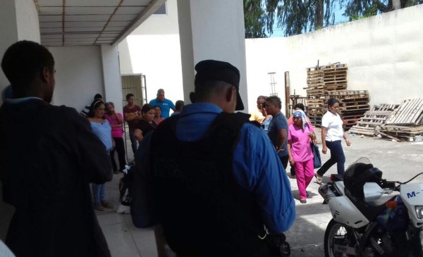 Hombre mata de un disparo a su mujer en Atlántida