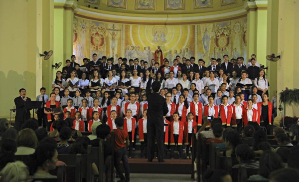 Coral sampedrana se luce con memorable recital en la Catedral