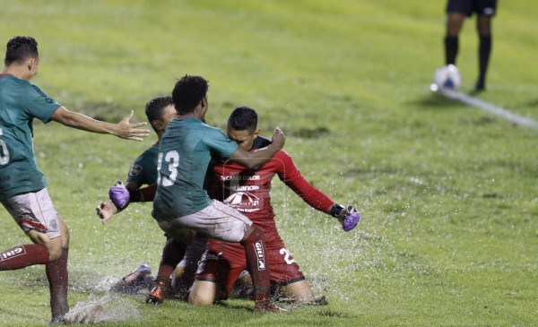 ¡Denovan Torres se agigantó! Marathón elimina al Antigua y avanza a cuartos de final de Liga Concacaf
