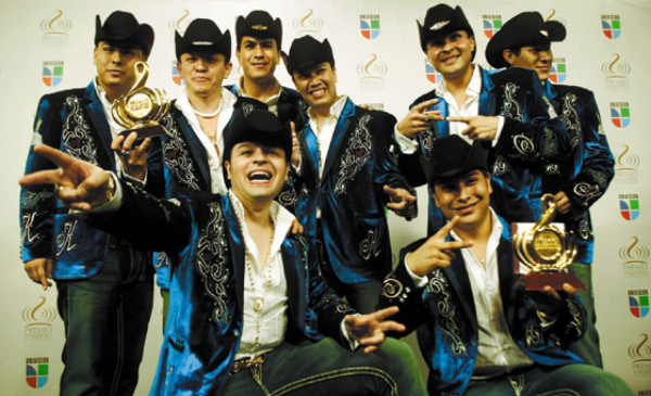 Glamour y elegancia en Premios Lo Nuestro