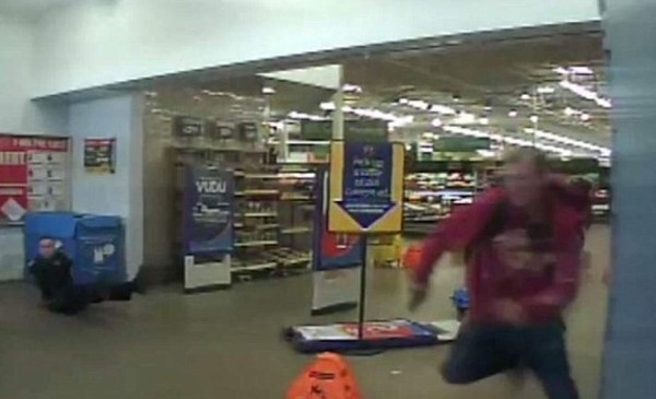 Video: Policía mata a atacante tras ser emboscado en EUA