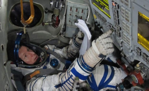 El astronauta británico llamó a un número equivocado desde el espacio