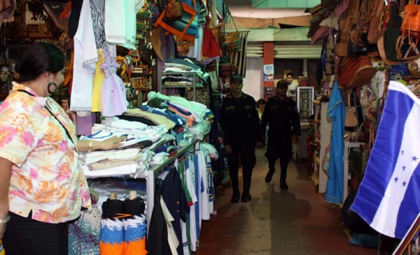 Más de L8 millones adeudan mercados municipales a Enee